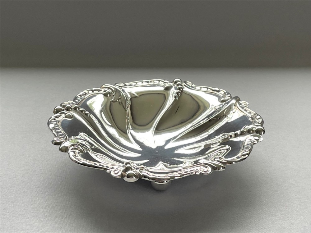 A lovely Edwardian silver nut bowl
