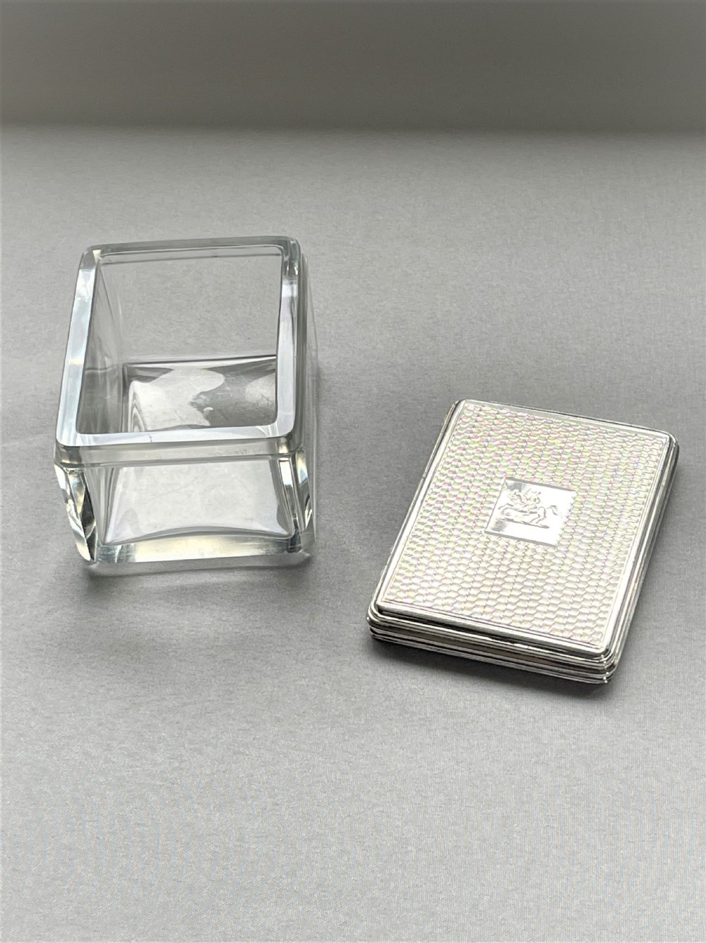A fine Georgian silver lidded cuff links/studs box View III