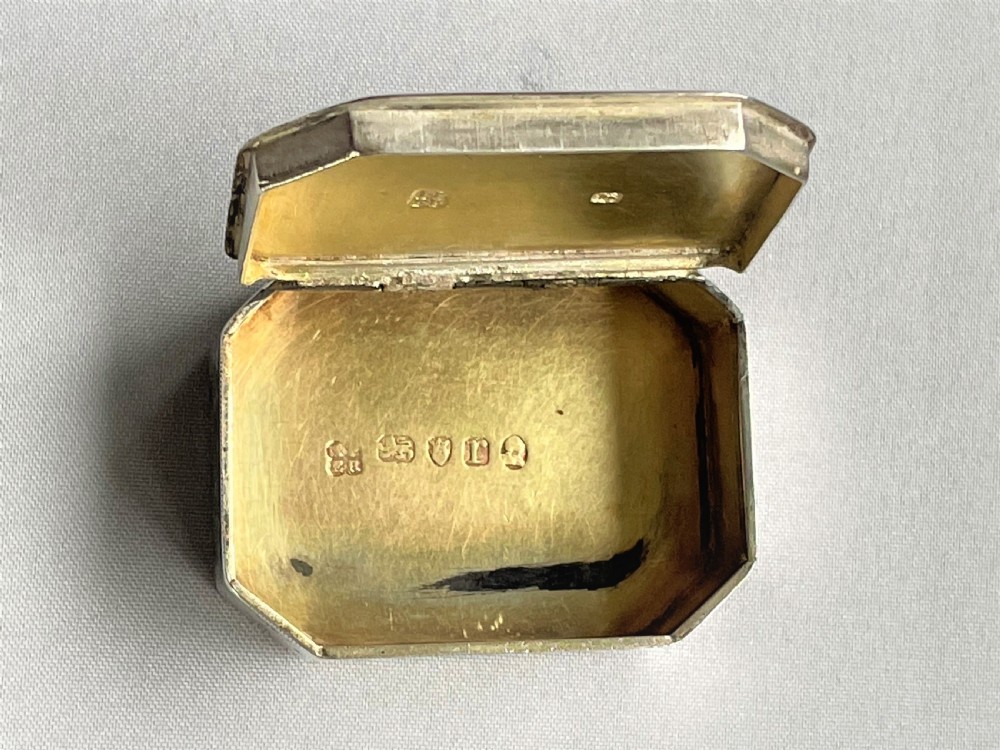 A late 18th Century silver snuff box View V