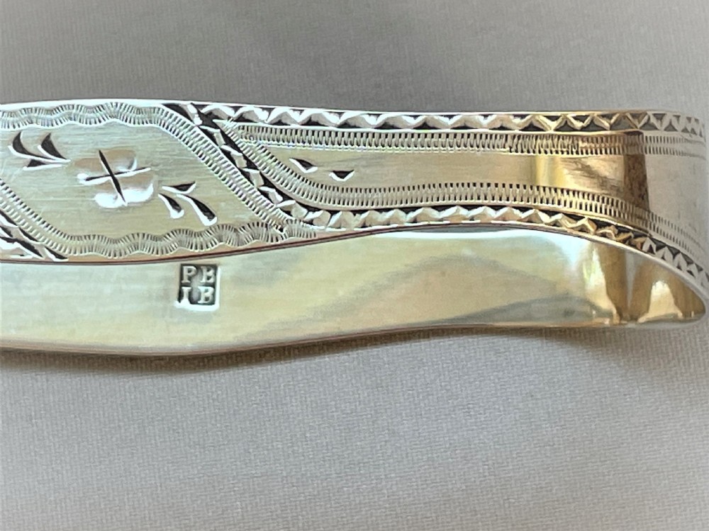 An extremely rare pair of Peter & Jonathan Bateman silver tongs View IV