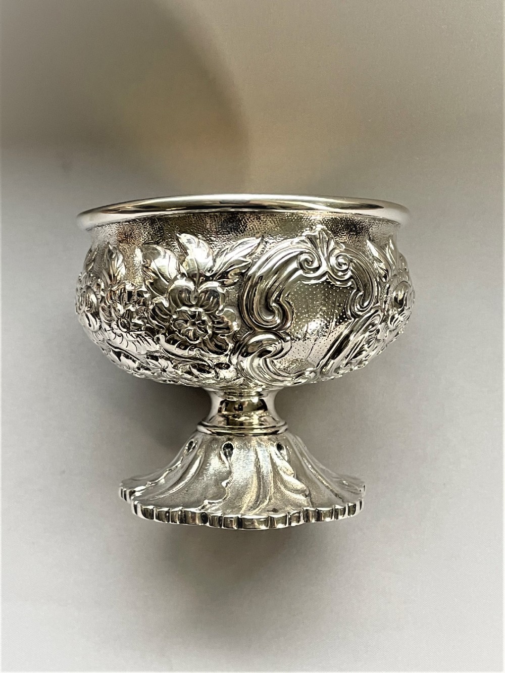 A superb Georgian silver gilt bowl View II