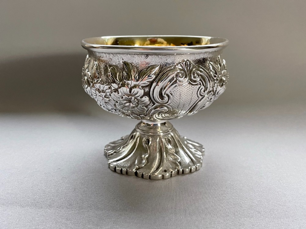 A superb Georgian silver gilt bowl View III