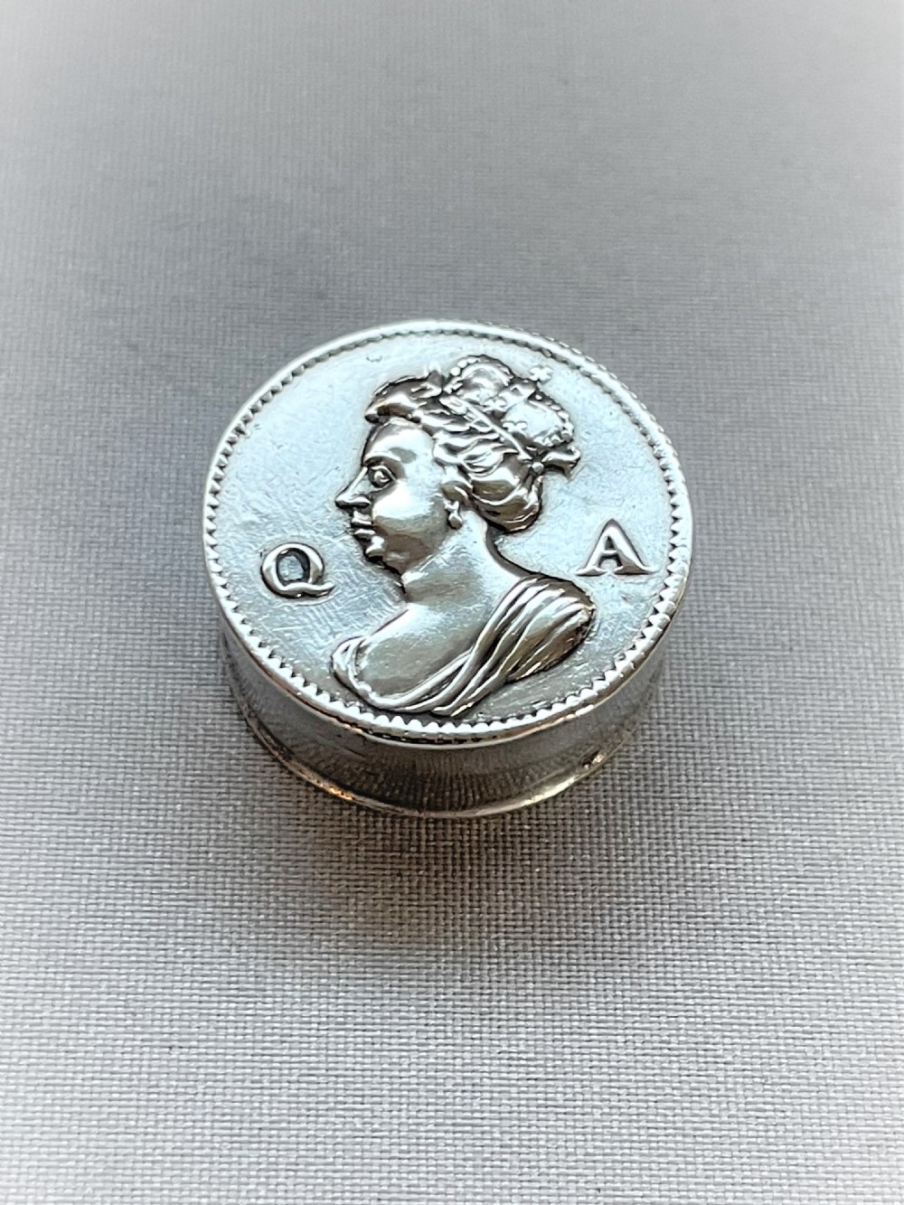 An extremely rare Queen Anne silver patch box