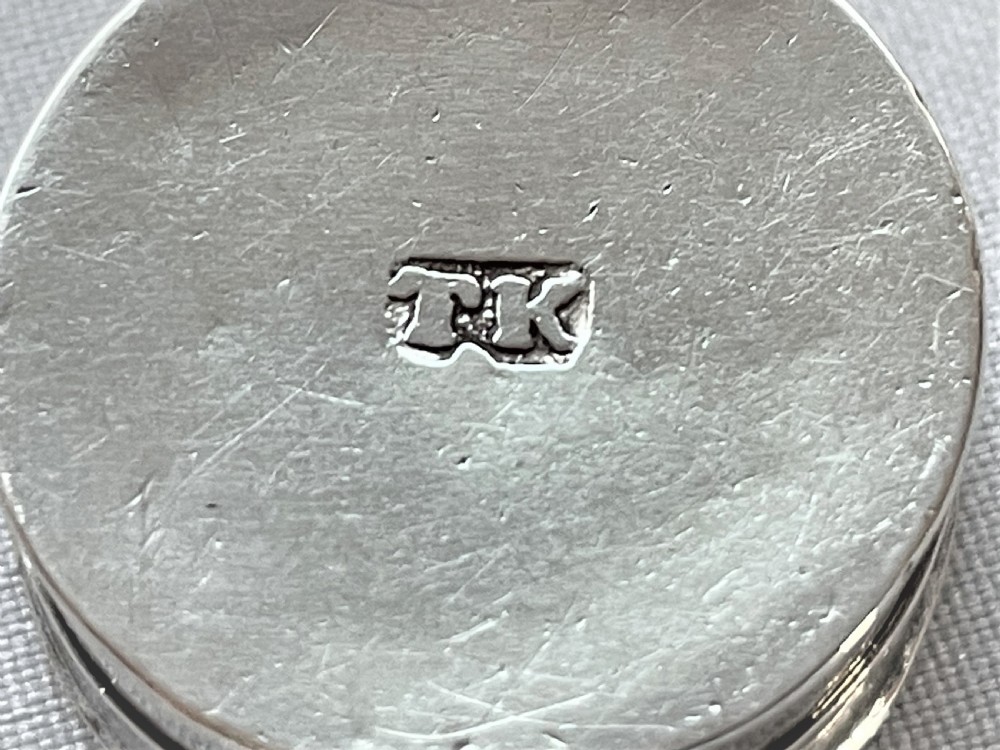 An extremely rare Queen Anne silver patch box View IV