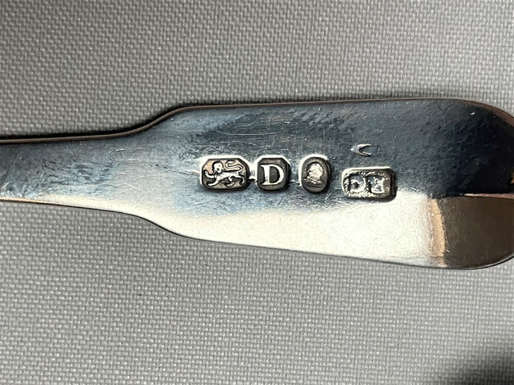 A set of 8 18th Century silver Fiddle & Thread pattern teaspoons View IV
