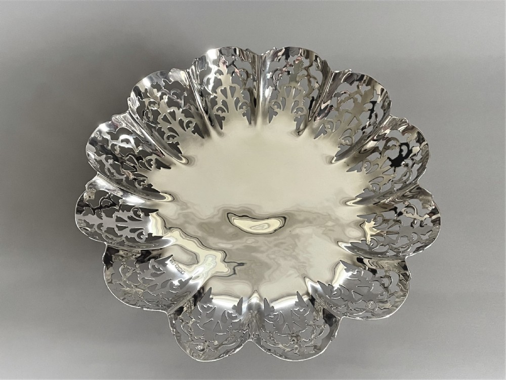 An impressive pierced Edward Viner silver fruit bowl View IV