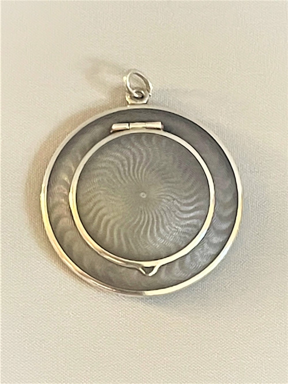 A superb silver & enamel pendant compact View II