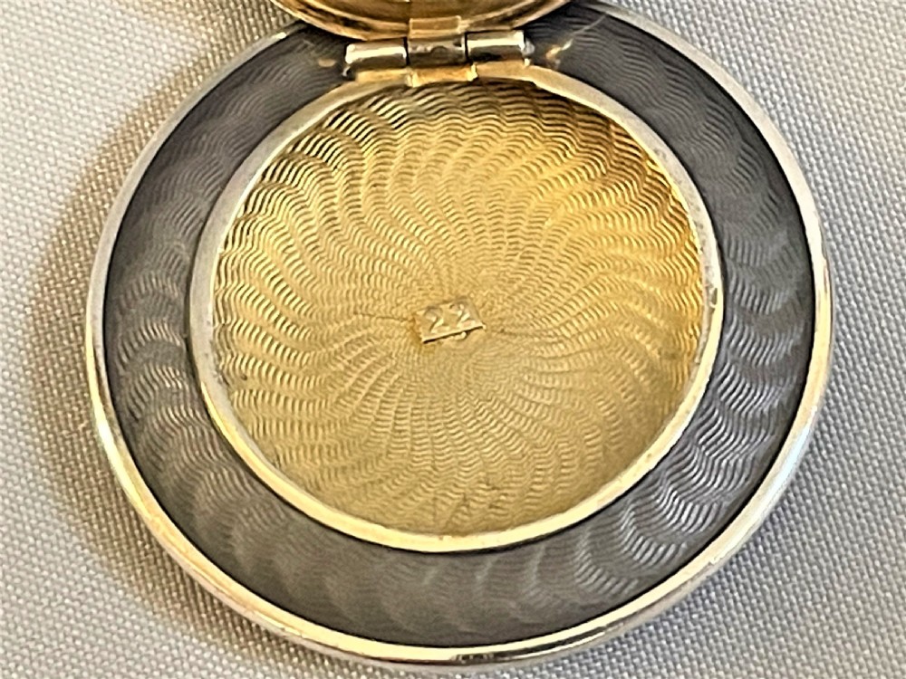 A superb silver & enamel pendant compact View VI