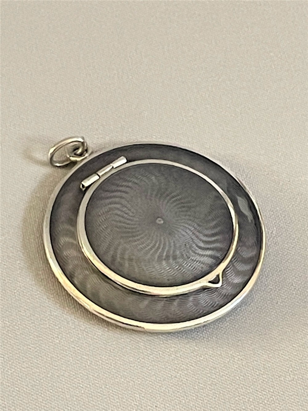 A superb silver & enamel pendant compact View VIII