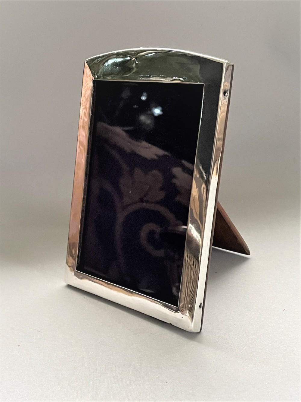 A handsome and shaped silver photo frame View IV