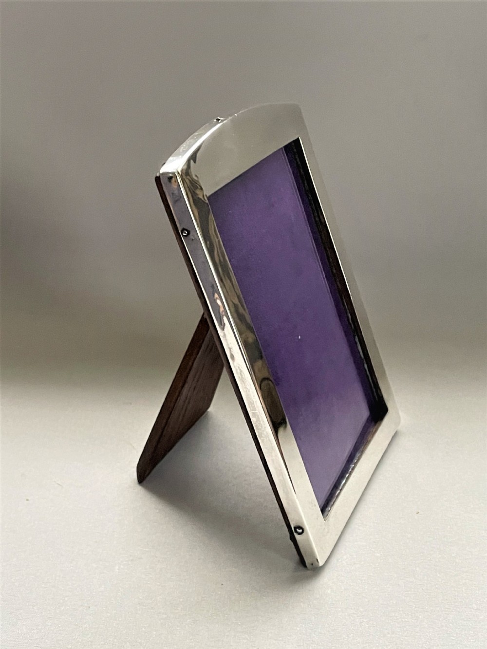 A handsome and shaped silver photo frame View V