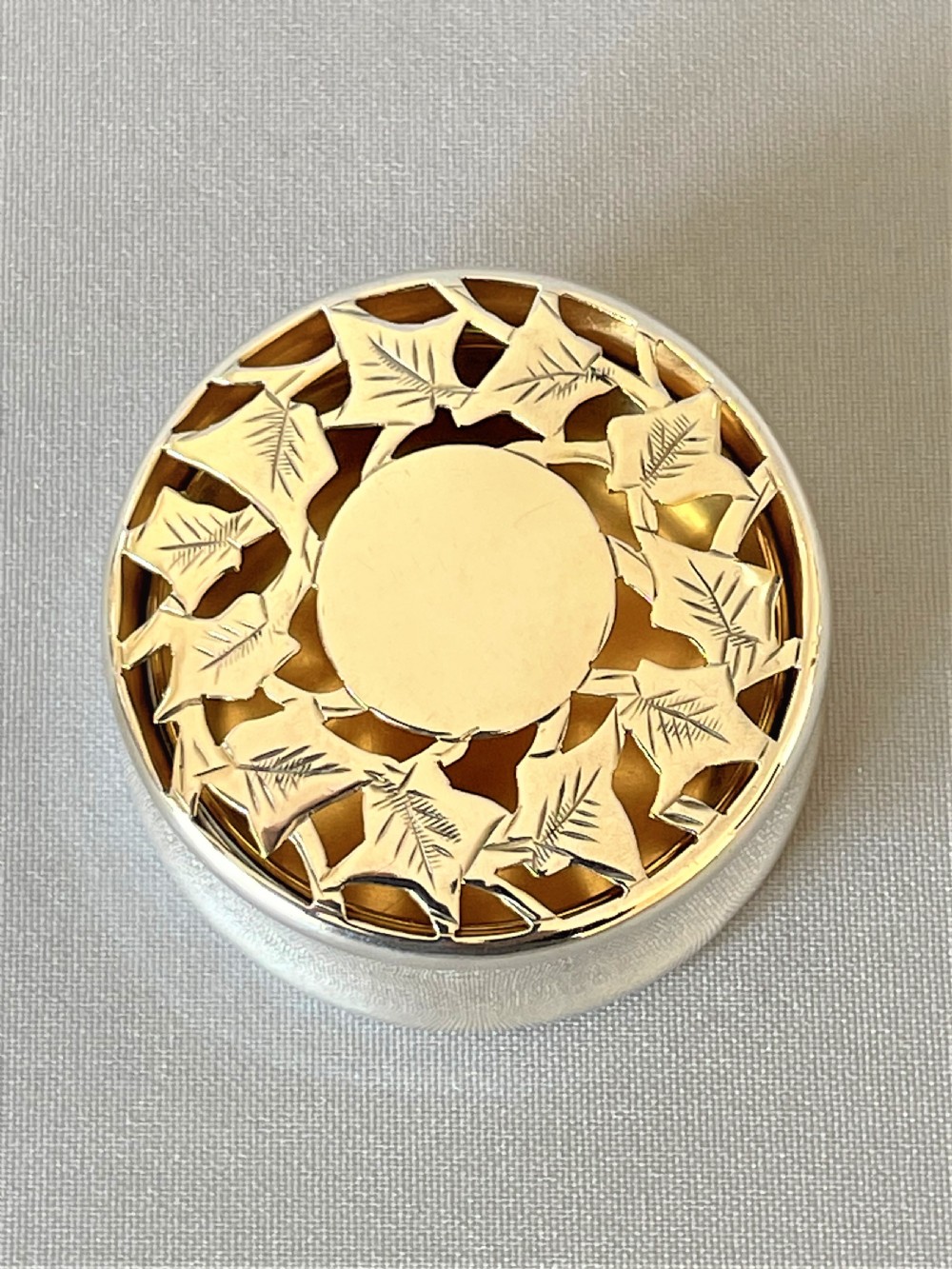 An Edwardian Chester silver pot pourri box View II