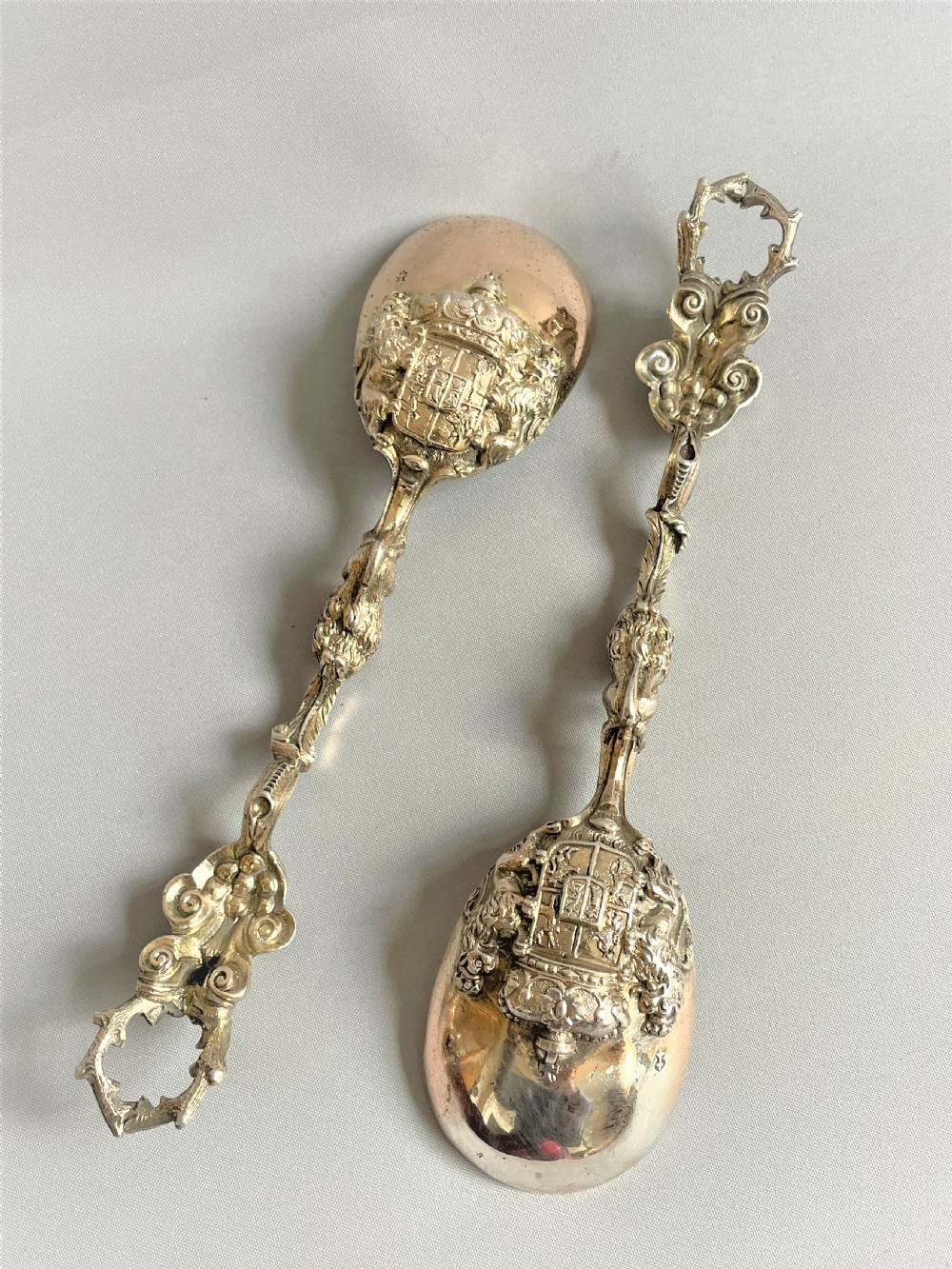 A spectacular quality pair of German silver gilt serving spoons View V