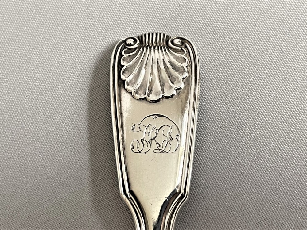 A superb set of 12 Victorian silver Fiddle, Thread & Shell teaspoons View VI