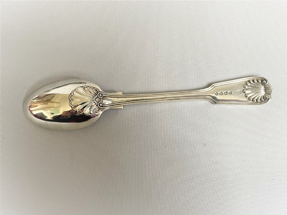 A superb set of 12 Victorian silver Fiddle, Thread & Shell teaspoons View IX
