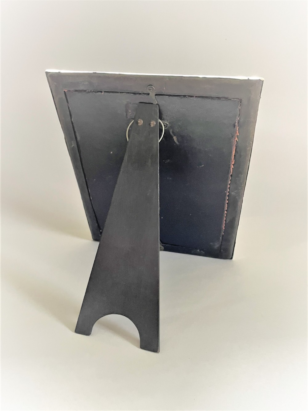 A handsome Edwardian silver photo frame View IV