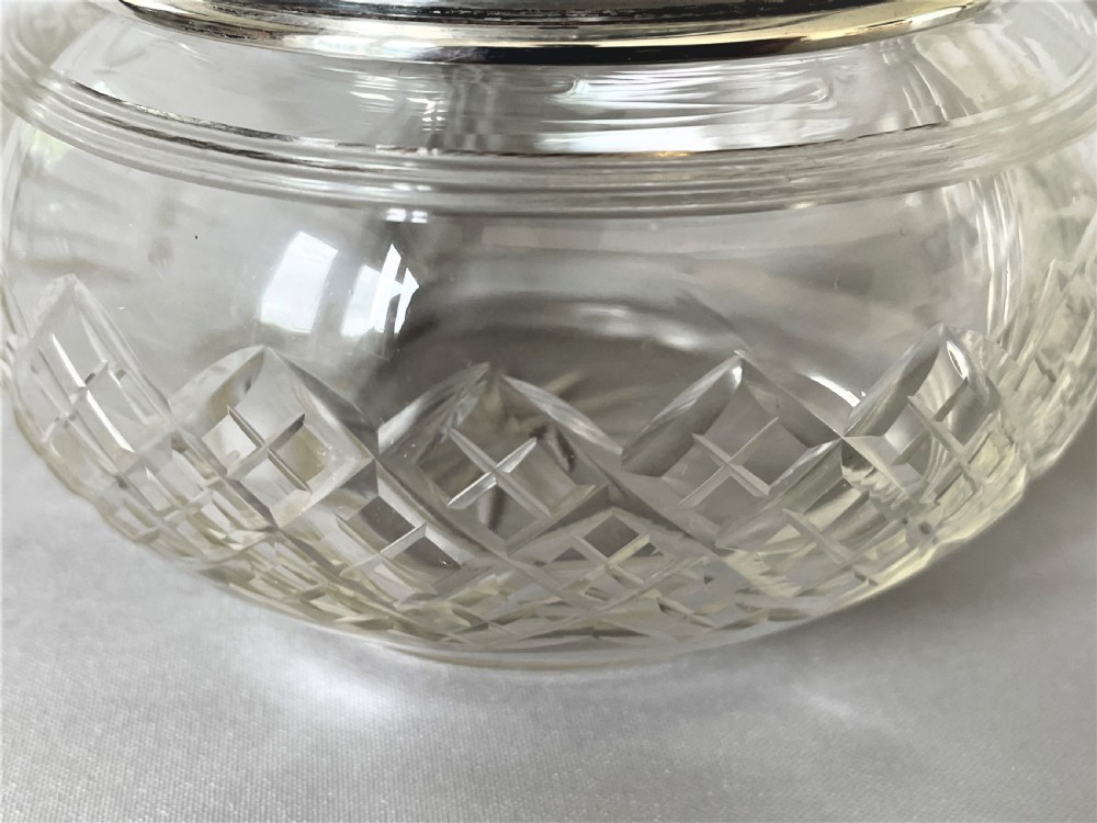 A superb silver & tortoiseshell lidded powder bowl View V