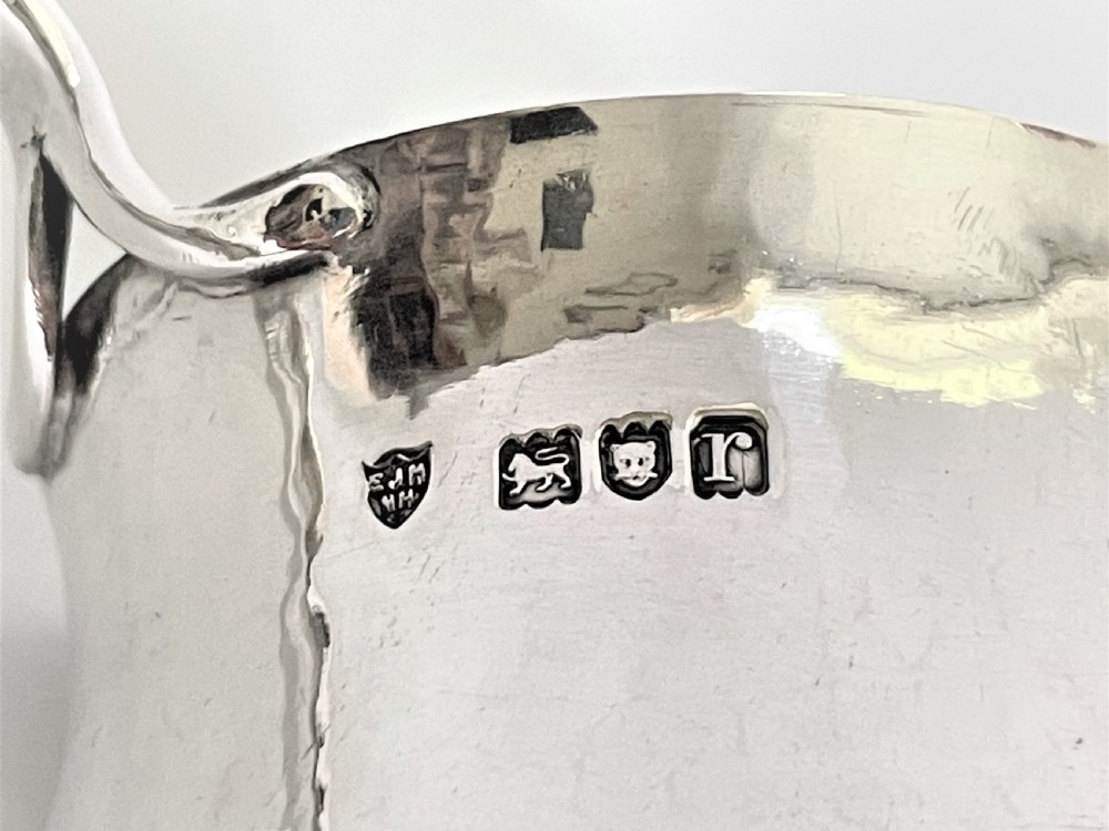 A stylish Arts & Crafts design silver bowl View IV