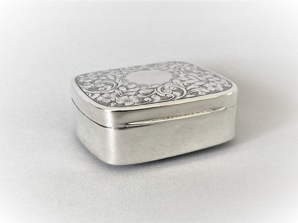 A fabulous late Victorian silver gilt table snuff box View V