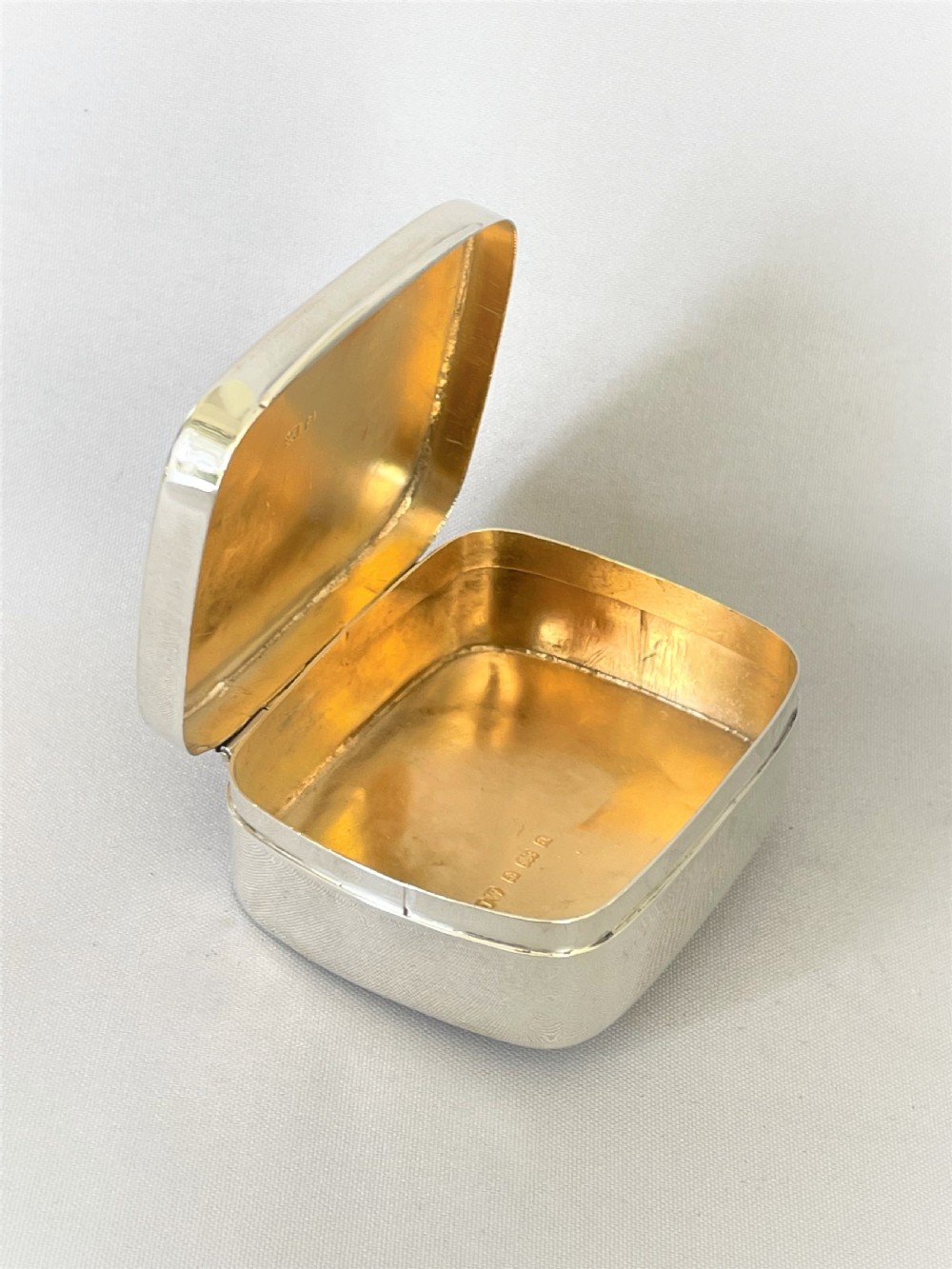 A fabulous late Victorian silver gilt table snuff box View VI