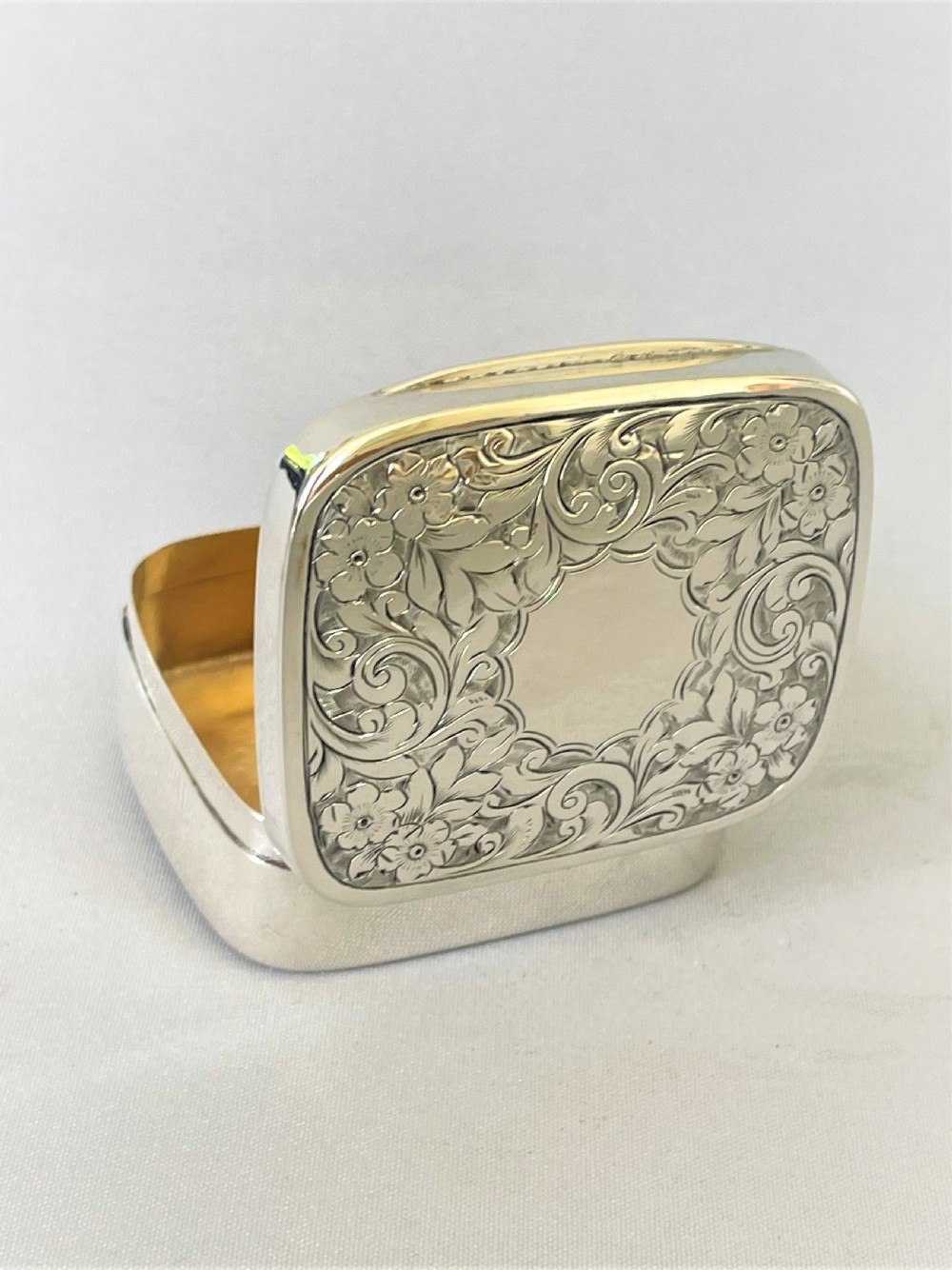 A fabulous late Victorian silver gilt table snuff box View VII