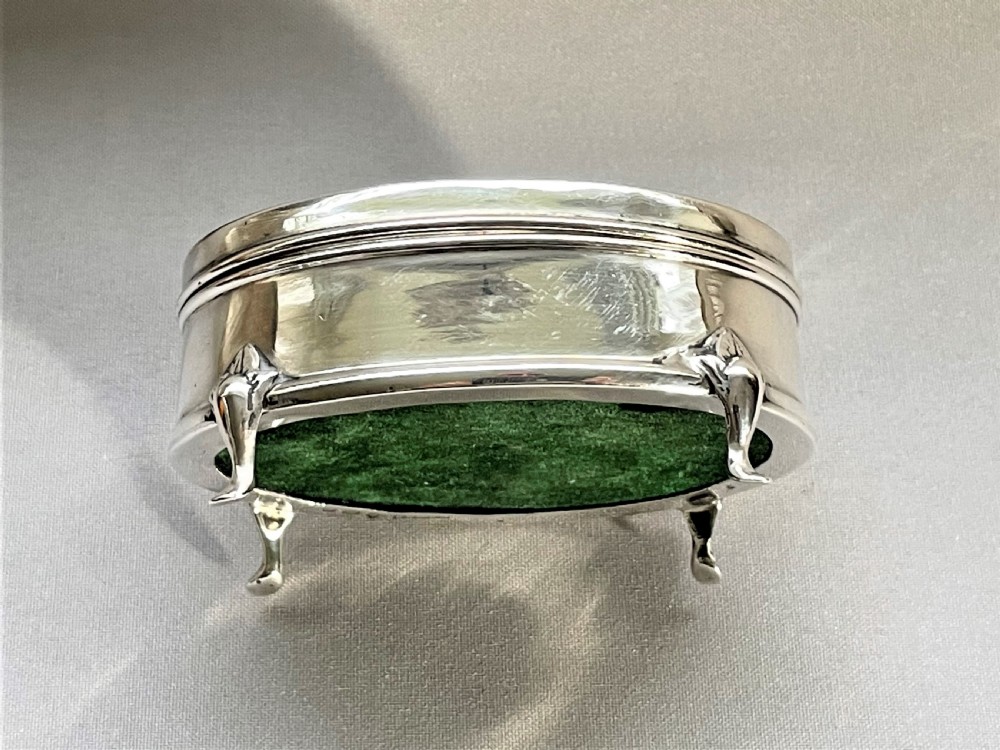 An Edwardian Arts & Crafts silver trinket or cuff links box View III