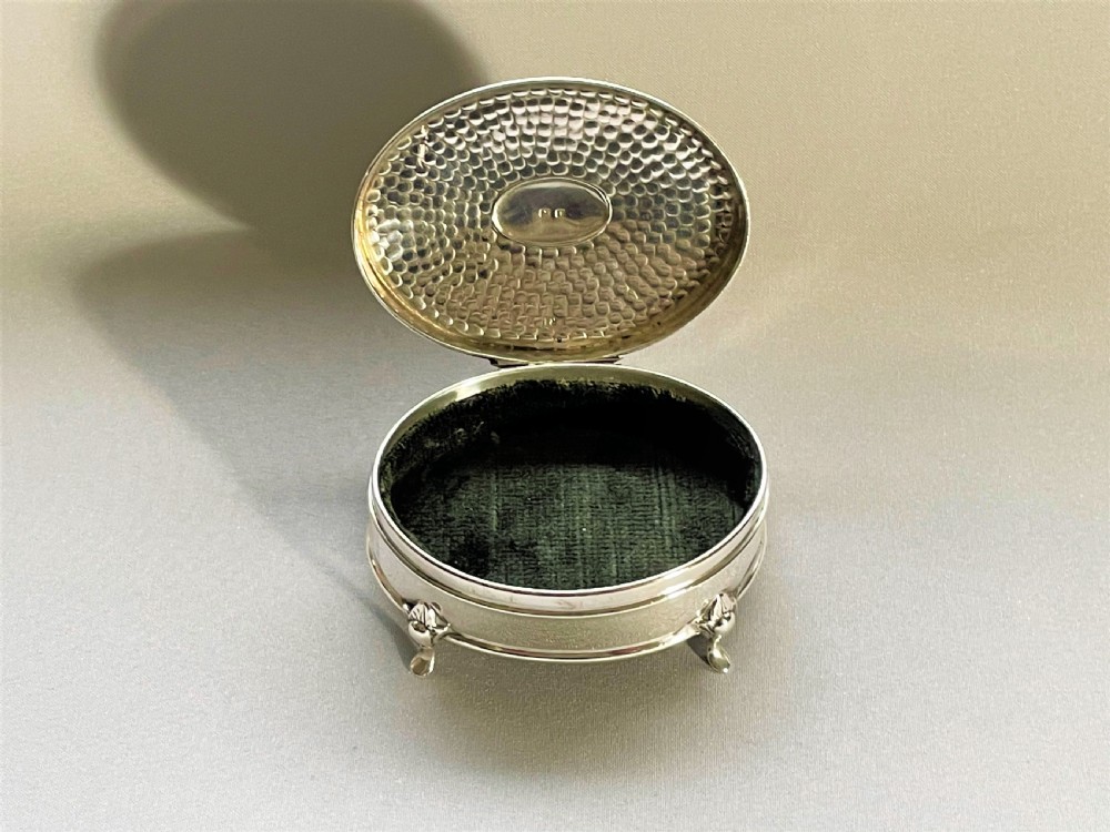 An Edwardian Arts & Crafts silver trinket or cuff links box View IV