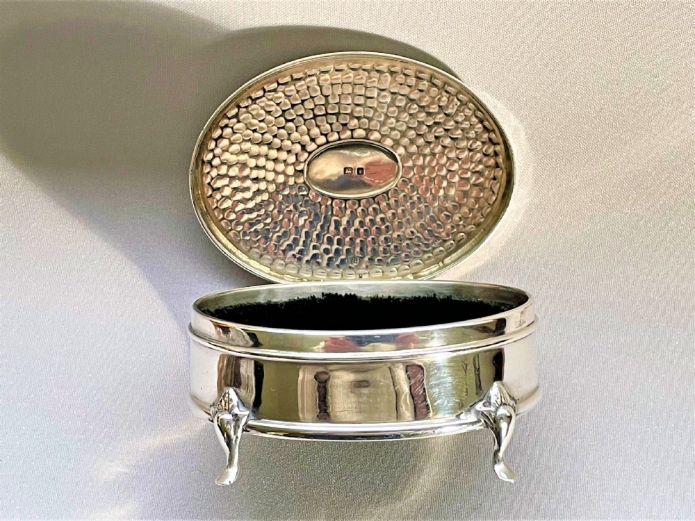 An Edwardian Arts & Crafts silver trinket or cuff links box View V