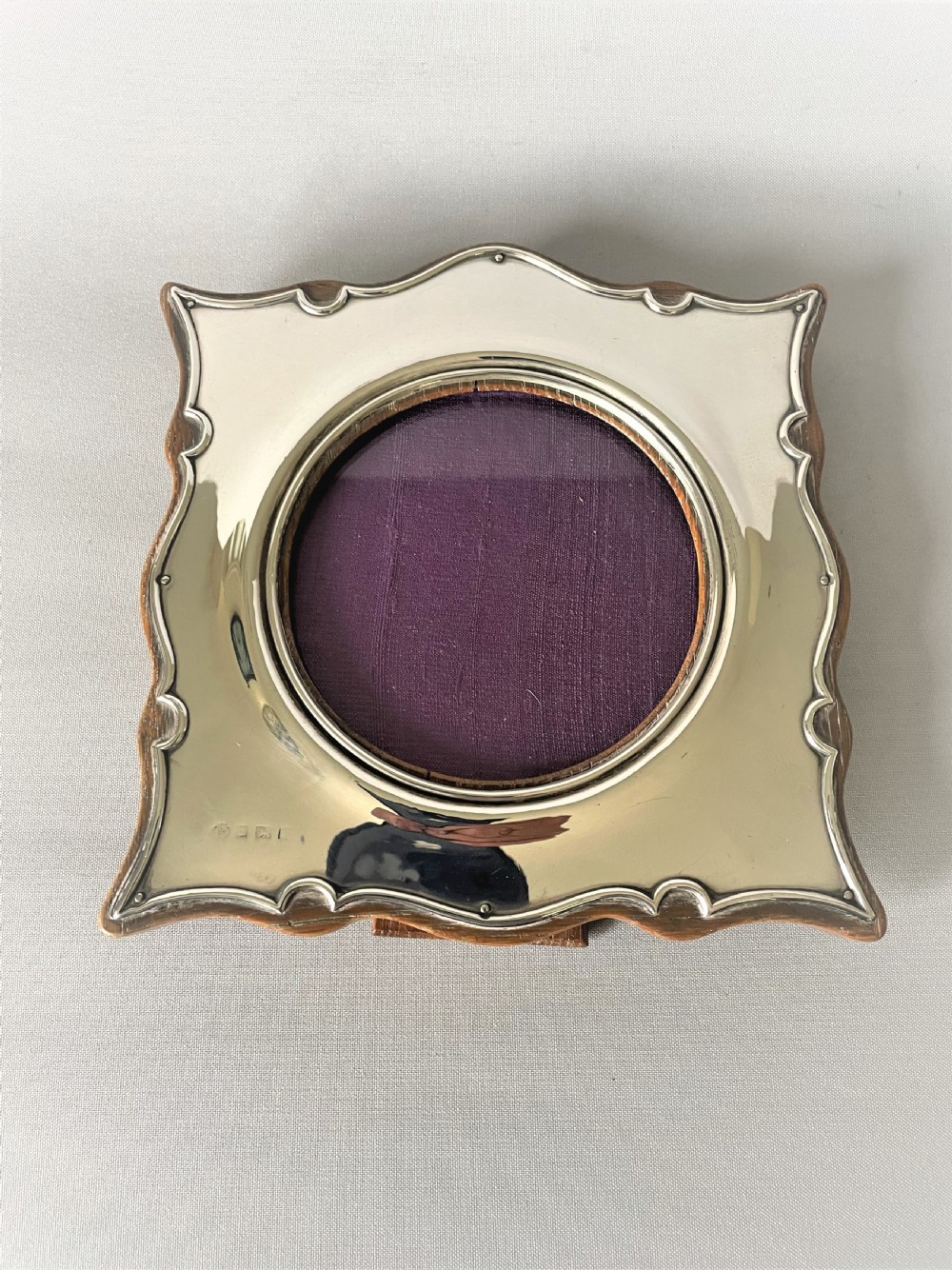 A charming shaped Edwardian silver photo frame View V