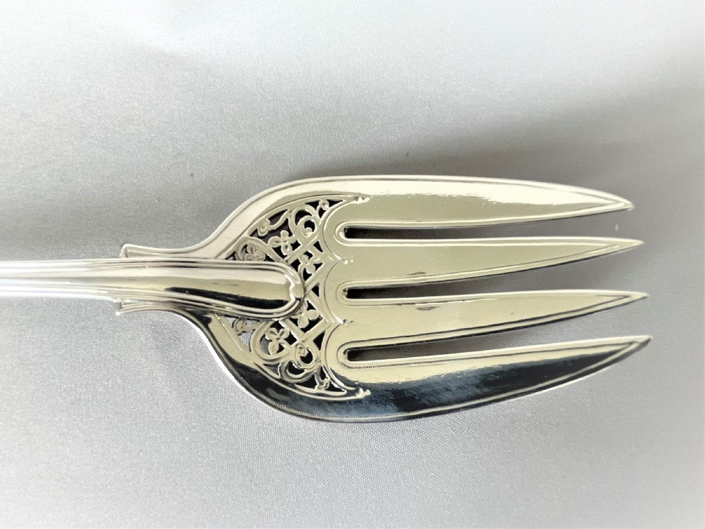 A superior fiddle, thread & shell silver serving fork View II