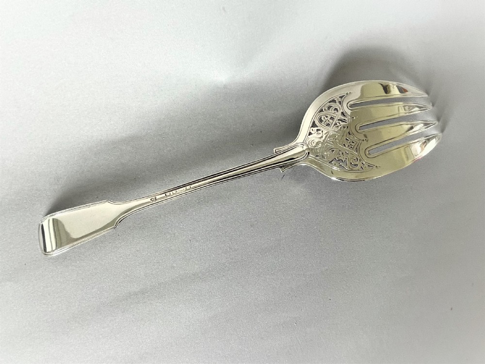A superior fiddle, thread & shell silver serving fork View IV