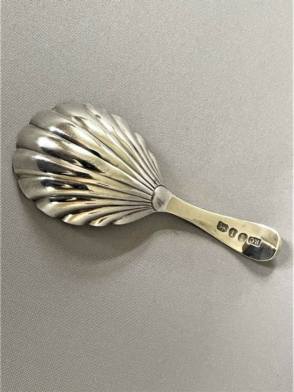 A bead pattern George III silver caddy spoon View IV