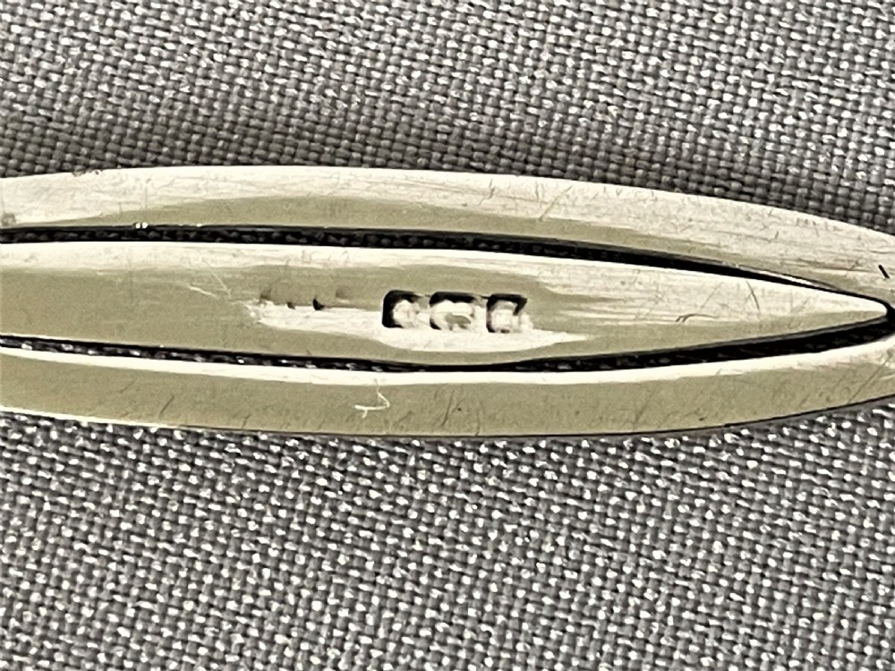 A late Victorian novelty 'dagger' bookmark View III