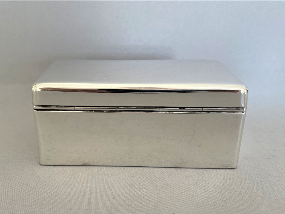 An outstanding Sampson Morden silver cased travelling razor set View IV
