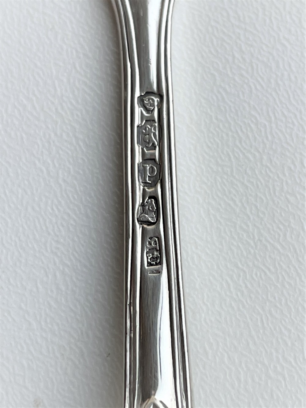 A rare set of 4 silver fiddle, thread & husk pattern teaspoons View VI