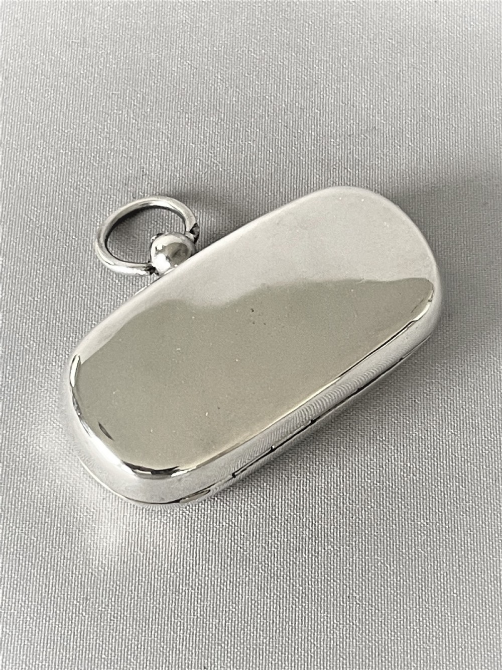 An Edwardian Chester silver double sovereign case