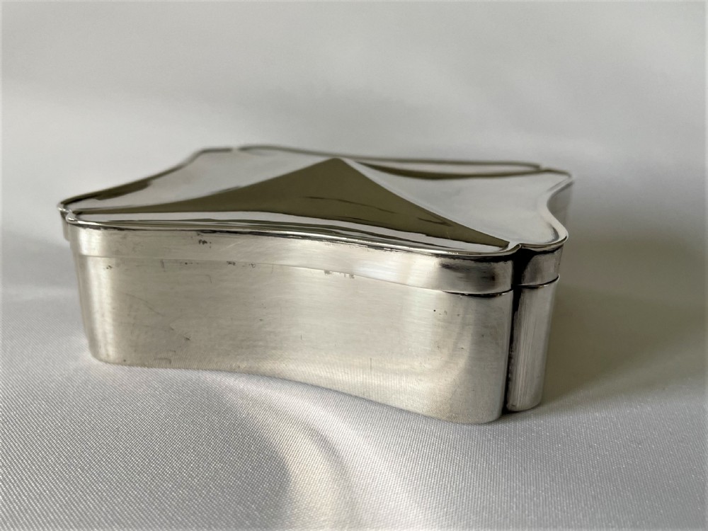 An unusual Edwardian shaped silver trinket box View II