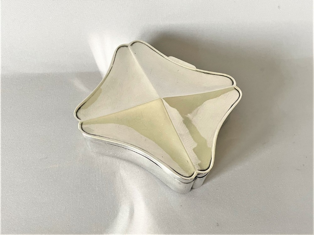 An unusual Edwardian shaped silver trinket box View IV