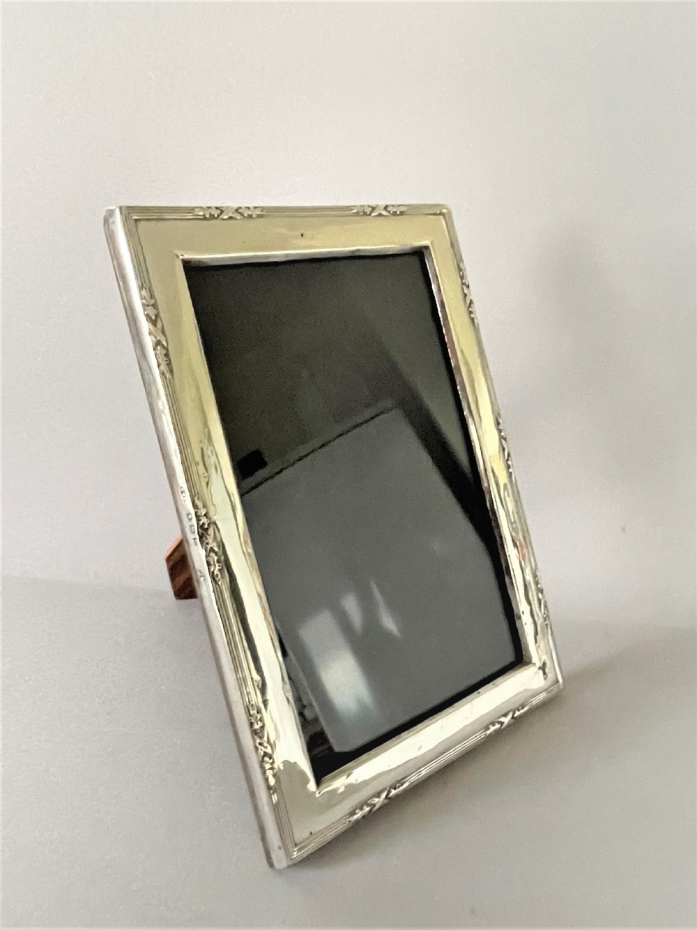 A charming small silver landscape/portrait photo frame View VII