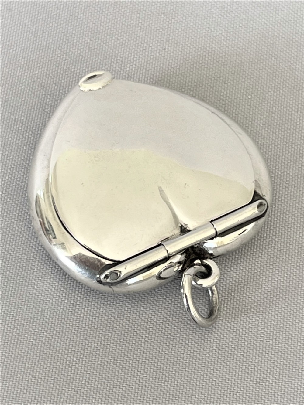 A Lovely Silver Sweetheart Miniature Photo Frame/pill Box Pendant View VI
