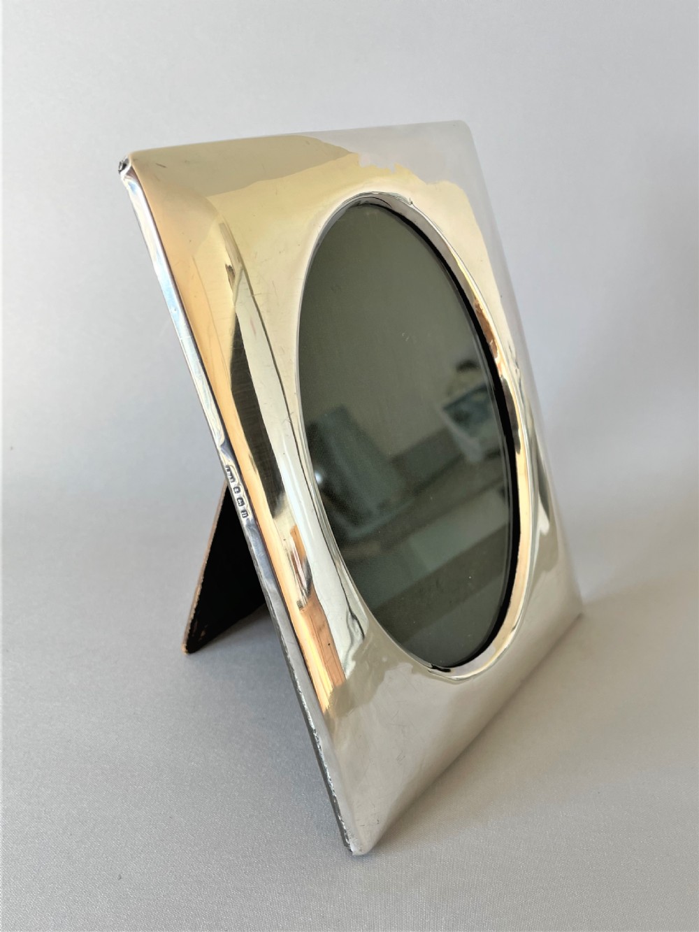 A fine George V silver photo frame View II