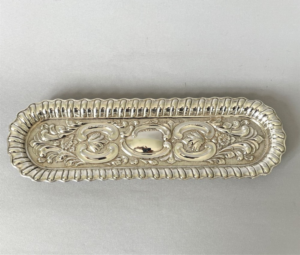 A lovely Edwardian silver pen tray