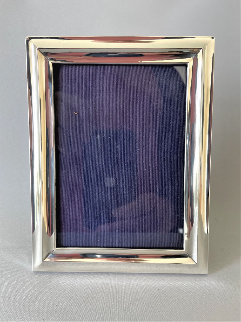 A handsome George V silver photo frame View V