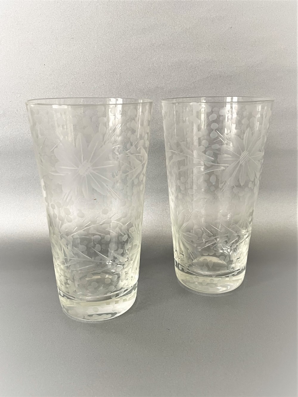 An attractive pair of late Victorian etched pint glasses
