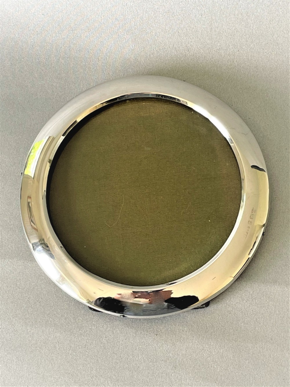 An Edwardian circular silver photo frame View V