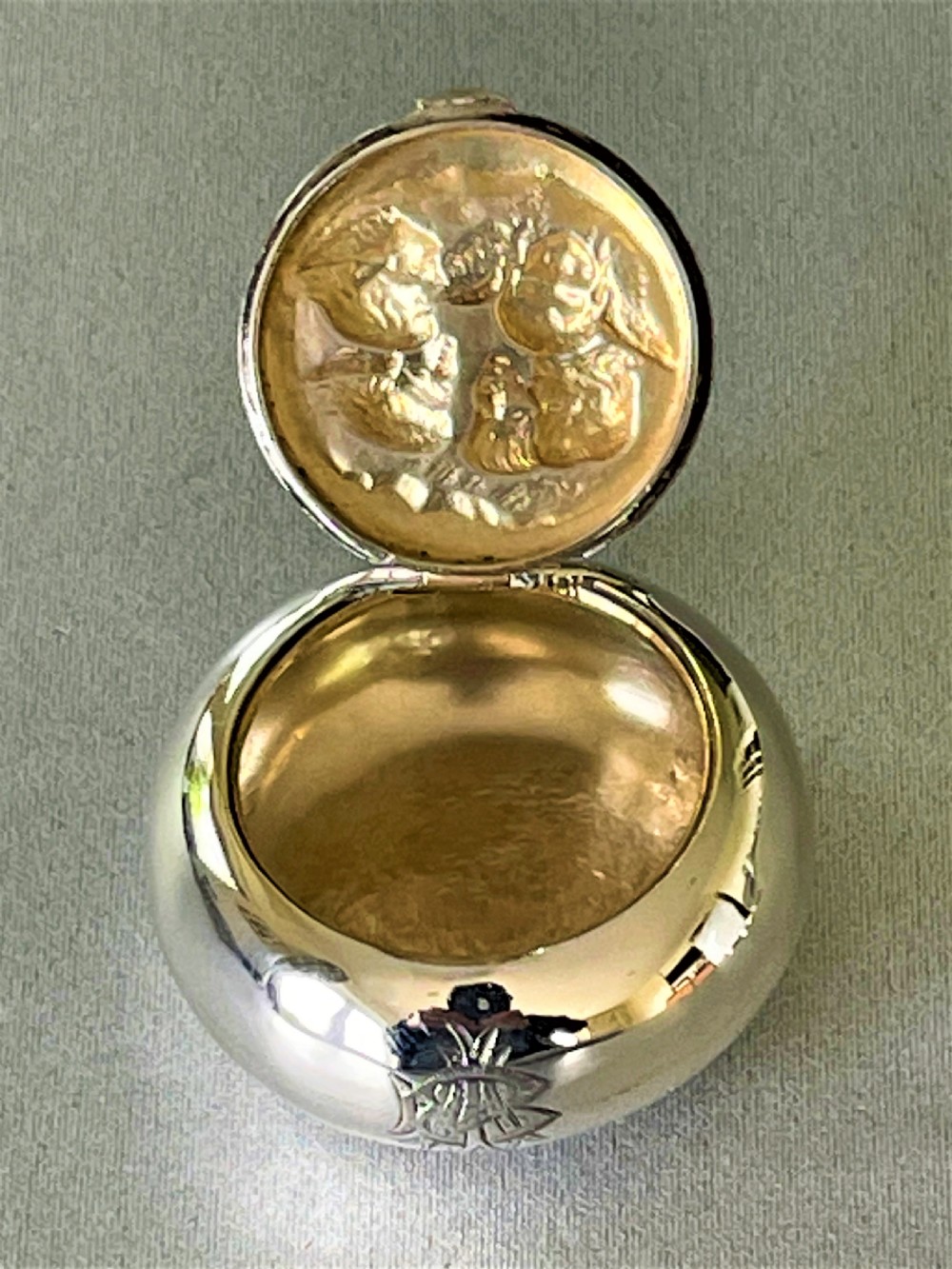 An Edwardian 'Reynolds Angels' decorated pill box View V