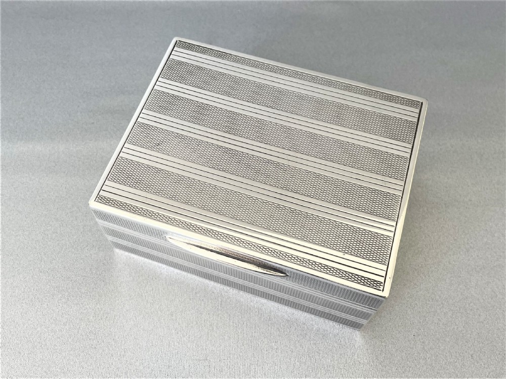 A fabulous Art Deco silver table cigarette box View III