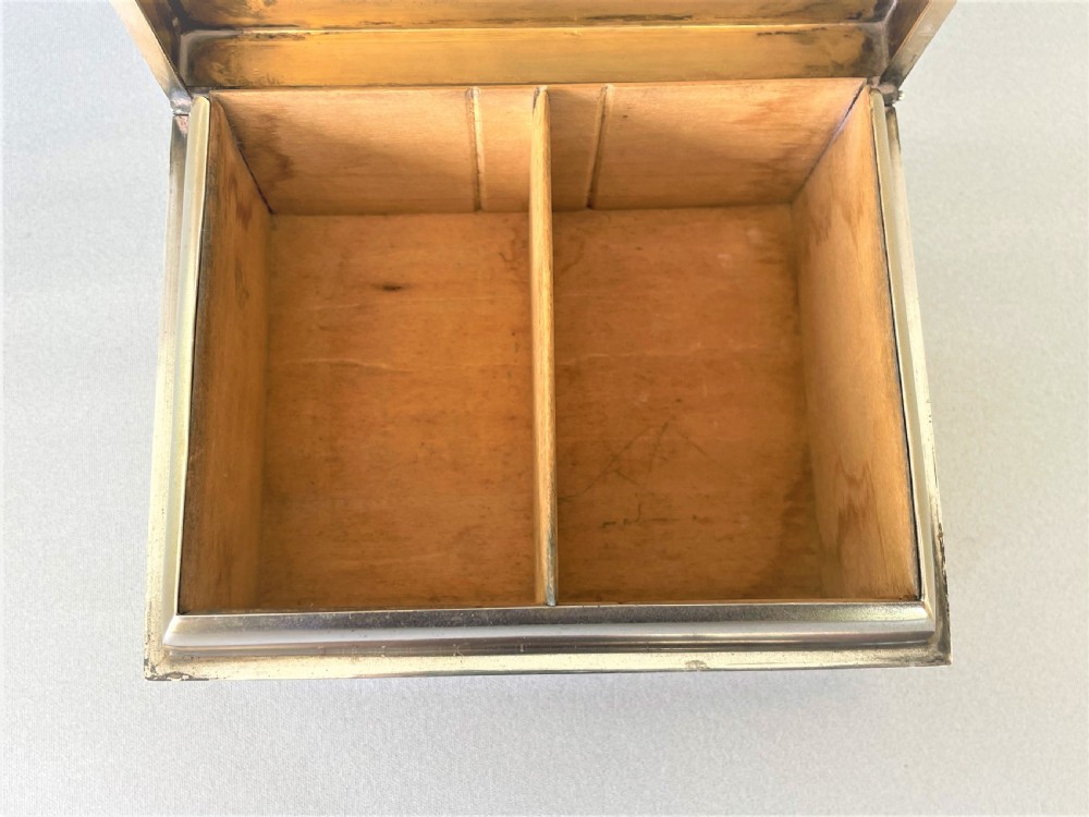 A fabulous Art Deco silver table cigarette box View VI