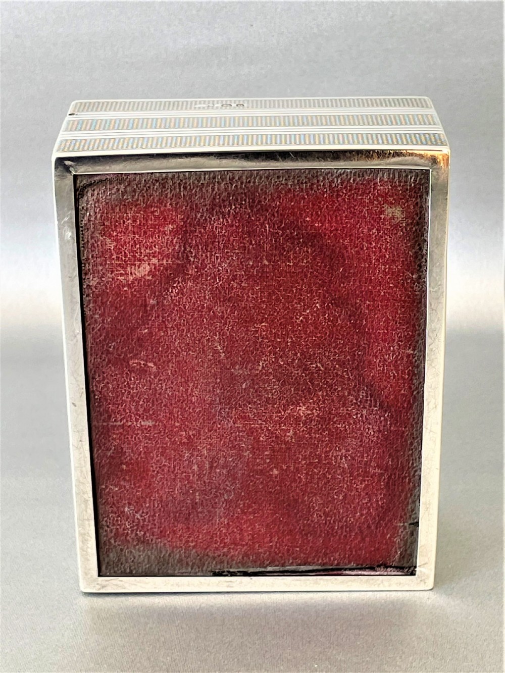 A fabulous Art Deco silver table cigarette box View IX