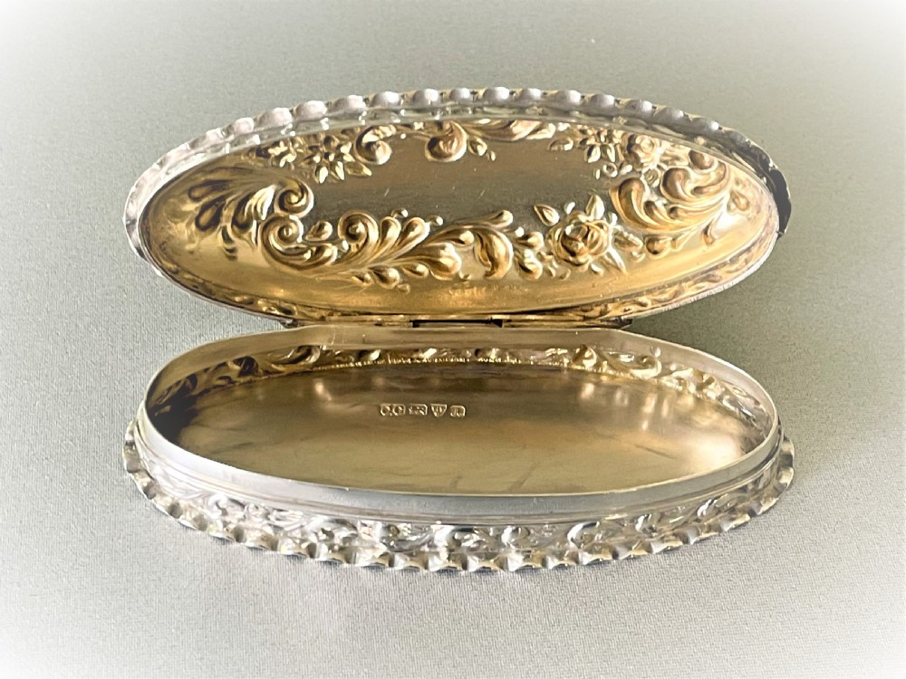 An Edwardian Chester silver small trinket box View V